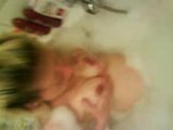 Nadine in der wanne