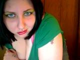 Webcam chick showing cleavage